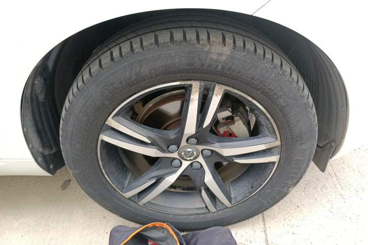Used Volvo XC60 2018 T5 4x4 Smart & Sporty Edition Right Front Wheel Hub