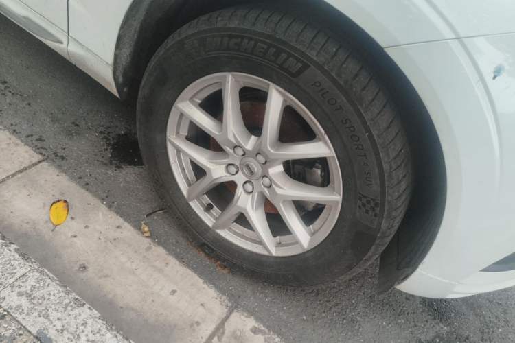 Used Volvo XC60 2018 T5 4x4 Zhiyi Edition Right Front Wheel Hub