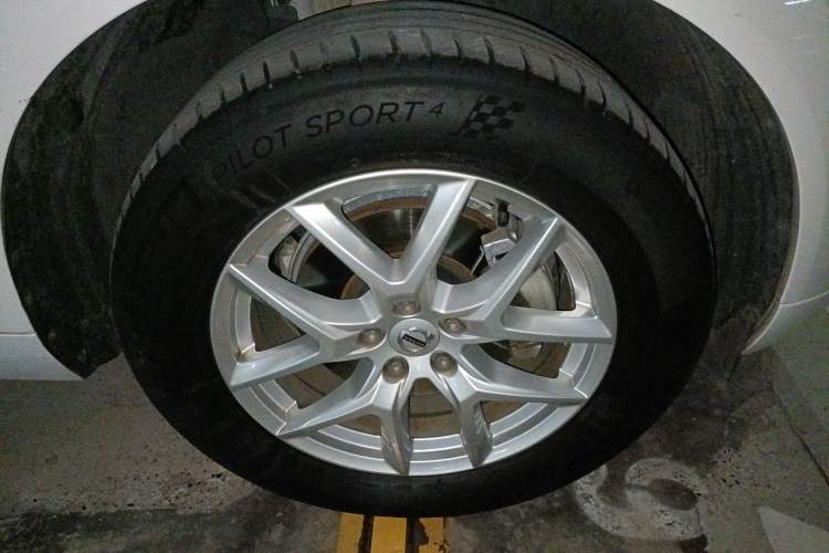 Used Volvo XC60 2018 T5 4x4 Zhiyi Edition Right Front Wheel Hub