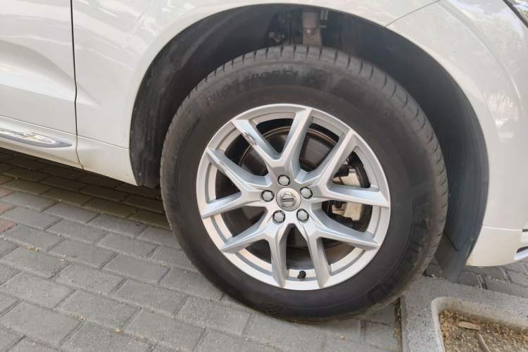 Used Volvo XC60 2018 T5 4x4 Zhiyi Edition Right Front Wheel Hub