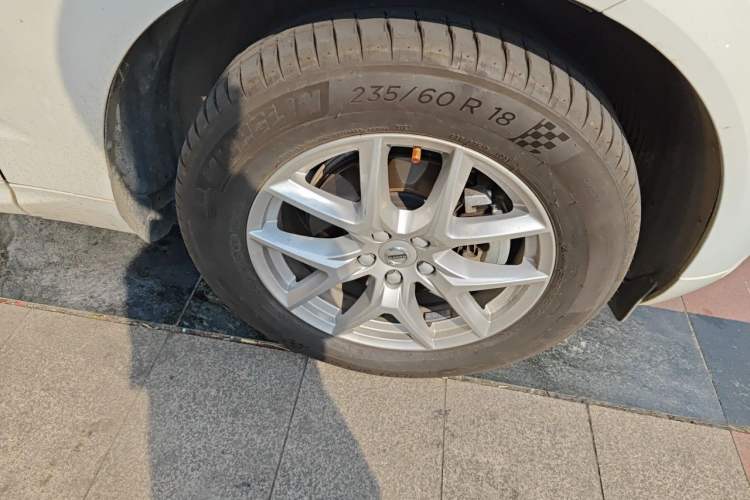 Used Volvo XC60 2018 T5 4x4 Zhiyi Edition Right Front Wheel Hub