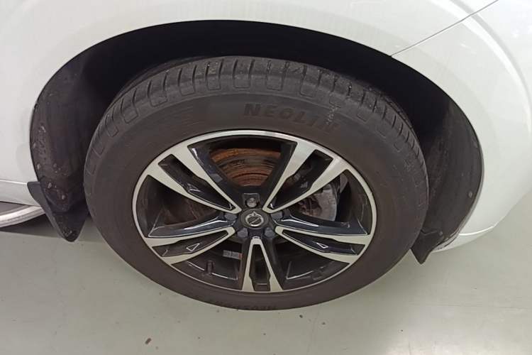 Used Volvo XC60 2018 T5 4x4 Smart Edition Right Front Wheel Hub