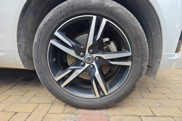 Used Volvo XC60 2018 T5 4x4 Smart & Sporty Edition Right Front Wheel Hub