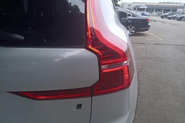 Used Volvo XC60 2018 T5 4x4 Smart Edition Right Rear Taillight