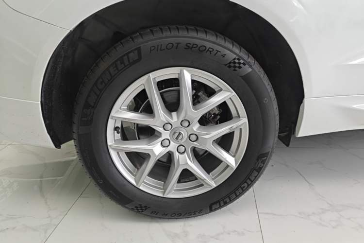 Used Volvo XC60 2018 T5 4x4 Zhiyi Edition Right Rear Wheel Hub