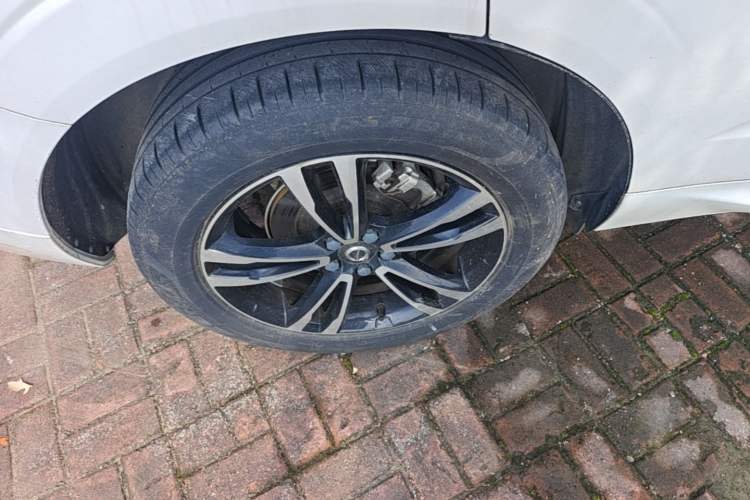 Used Volvo XC60 2018 T5 4x4 Smart Edition Right Rear Wheel Hub