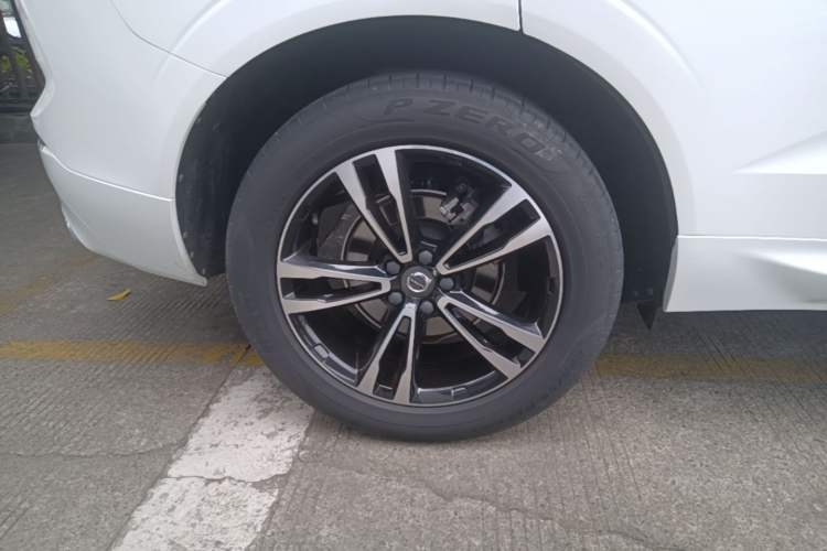 Used Volvo XC60 2018 T5 4x4 Smart Edition Right Rear Wheel Hub