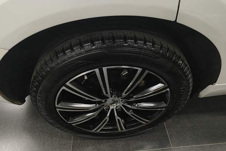 Used Volvo XC60 2018 T5 4x4 Zhiya Luxury Edition Right Rear Wheel Hub