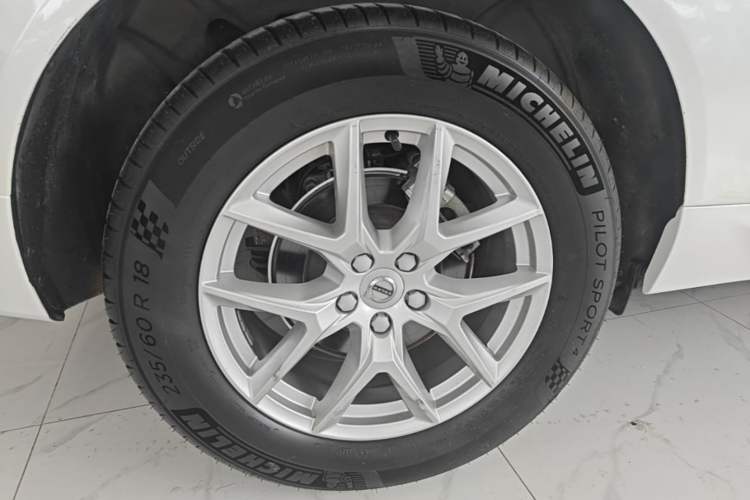 Used Volvo XC60 2018 T5 4x4 Zhiyi Edition Right Rear Wheel Hub