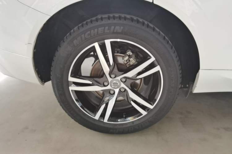 Used Volvo XC60 2018 T5 4x4 Smart & Sporty Edition Right Rear Wheel Hub