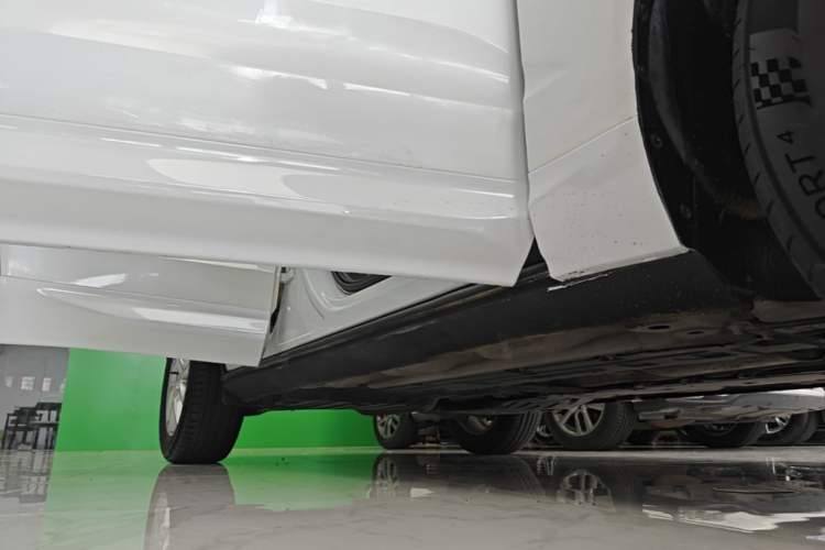 Used Volvo XC60 2018 T5 4x4 Zhiyi Edition Right Side Sill
