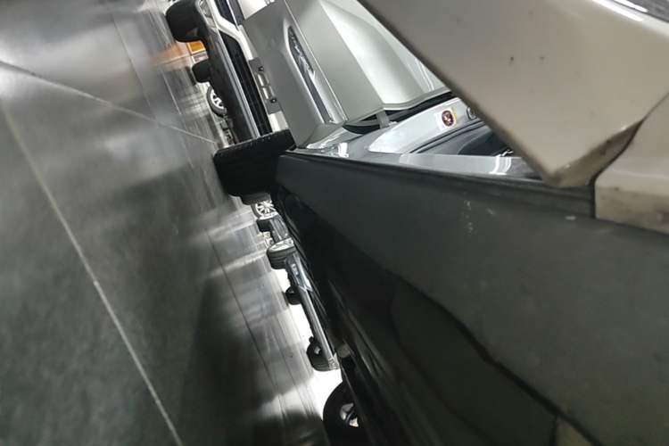 Used Volvo XC60 2018 T5 4x4 Zhiya Luxury Edition Right Side Sill