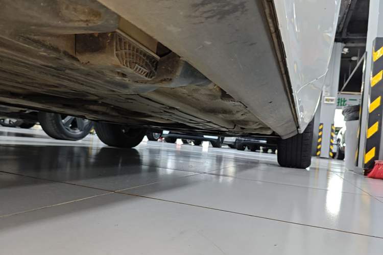 Used Volvo XC60 2018 T5 4x4 Smart & Sporty Edition Right Side Sill