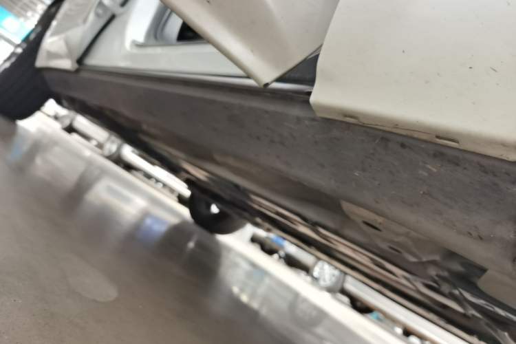 Used Volvo XC60 2018 T5 4x4 Smart & Sporty Edition Right Side Sill