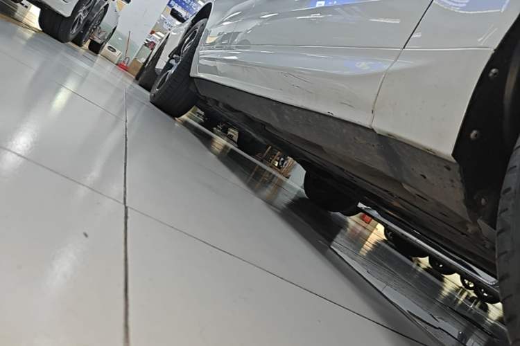 Used Volvo XC60 2018 T5 4x4 Smart & Sporty Edition Right Side Sill