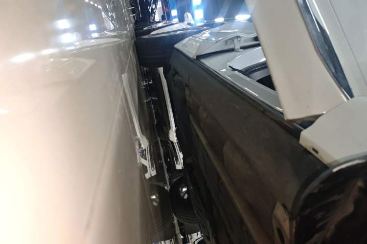 Used Volvo XC60 2018 T5 4x4 Zhiyi Edition Right Side Sill