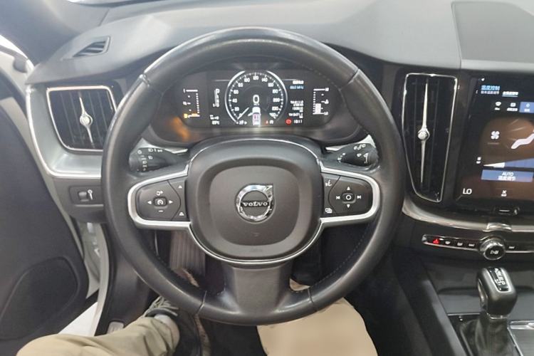 Used Volvo XC60 2018 T5 4x4 Zhiyi Edition Steering Wheel