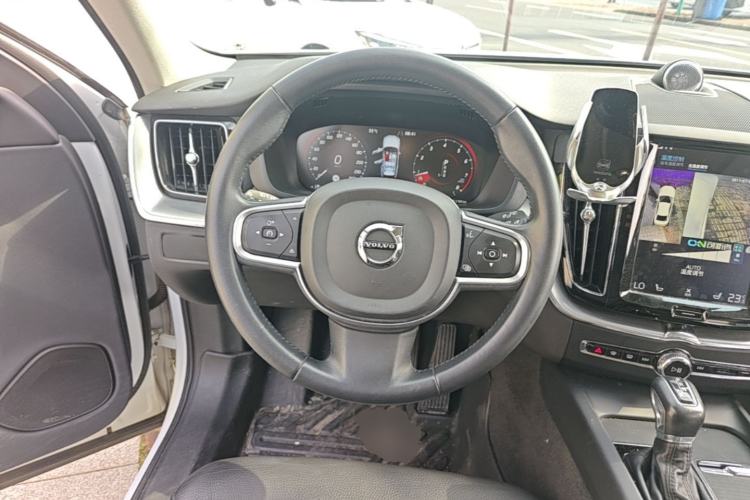 Used Volvo XC60 2018 T5 4x4 Smart Edition Steering Wheel
