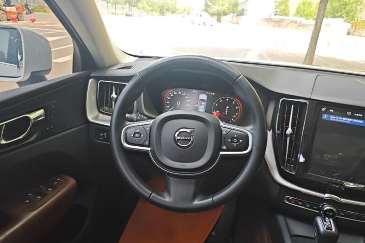 Used Volvo XC60 2018 T5 4x4 Smart Edition Steering Wheel