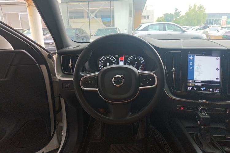 Used Volvo XC60 2018 T5 4x4 Smart Edition Steering Wheel