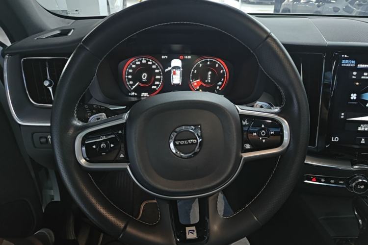 Used Volvo XC60 2018 T5 4x4 Smart & Sporty Edition Steering Wheel