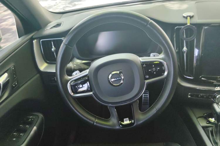 Used Volvo XC60 2018 T5 4x4 Smart & Sporty Edition Steering Wheel