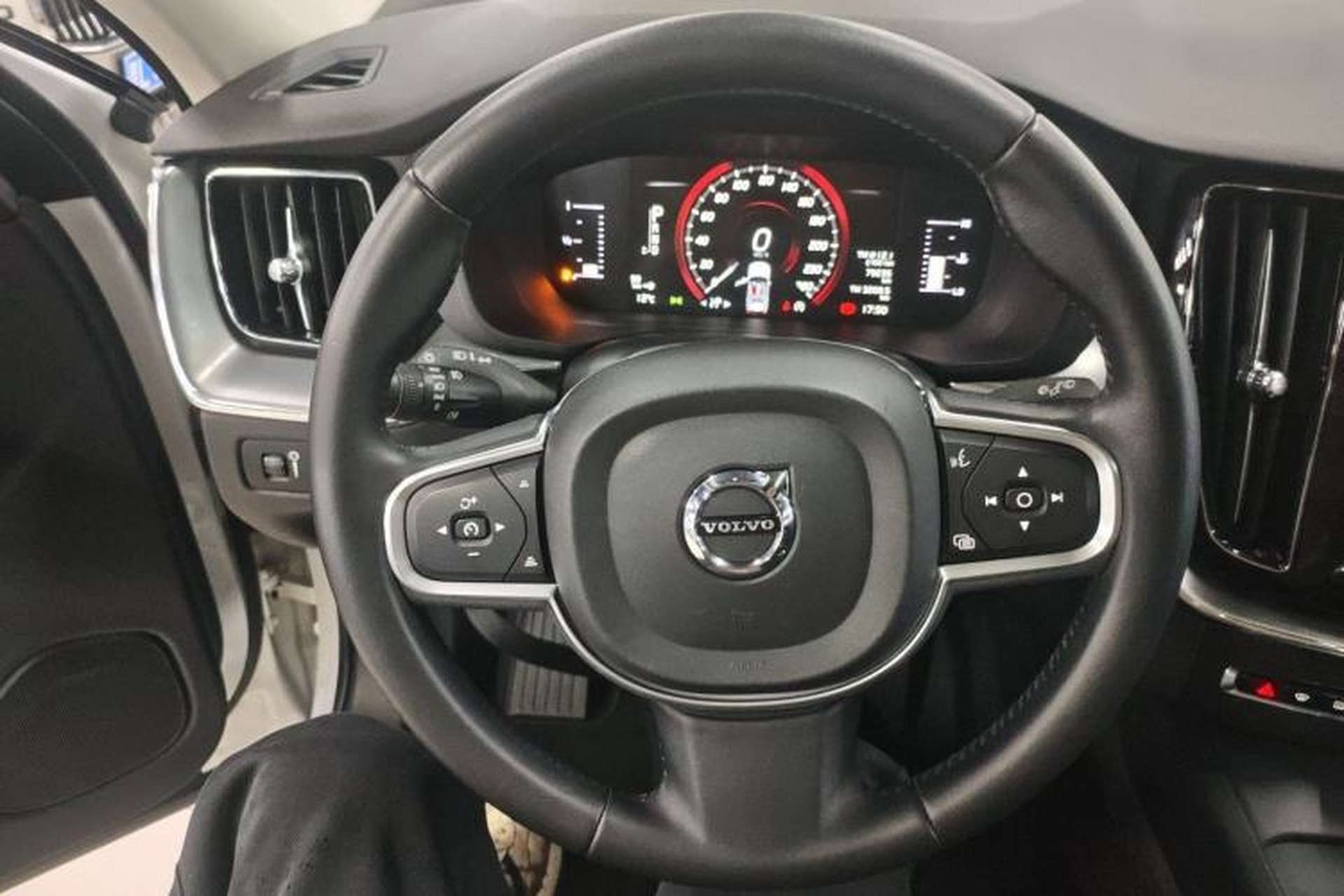 Used Volvo XC60 2018 T5 4x4 Zhiyi Edition Steering Wheel