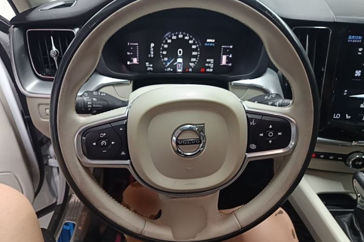 Used Volvo XC60 2018 T5 4x4 Smart Edition Steering Wheel