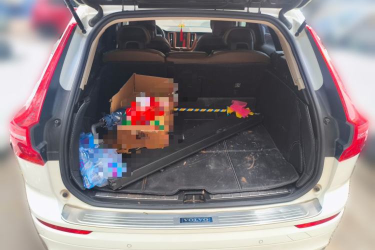 Used Volvo XC60 2018 T5 4x4 Zhiyi Edition Trunk