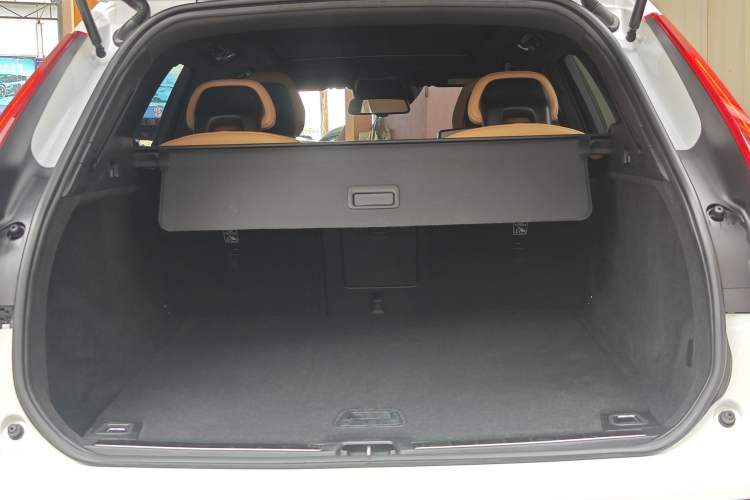 Used Volvo XC60 2018 T4 Zhiyi Edition Trunk