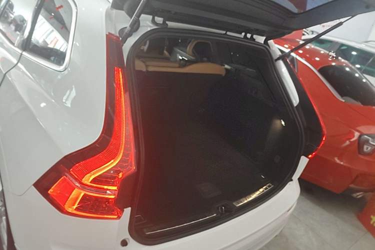 Used Volvo XC60 2018 T5 4x4 Zhiyi Edition Trunk