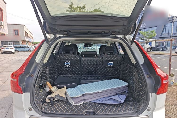 Used Volvo XC60 2018 T5 4x4 Smart Edition Trunk
