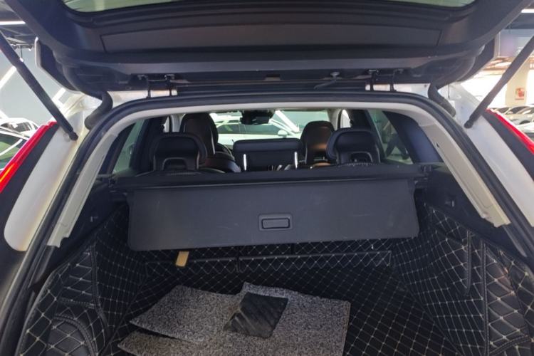 Used Volvo XC60 2018 T5 4x4 Zhiyi Edition Trunk