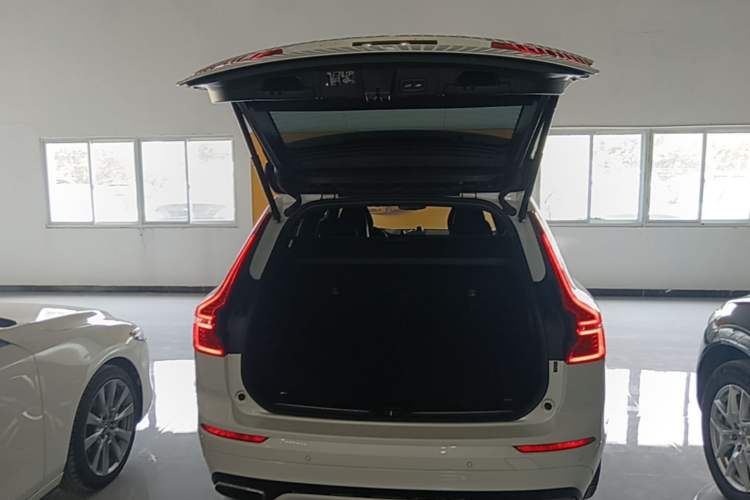Used Volvo XC60 2018 T5 4x4 Zhiya Sport Edition Trunk