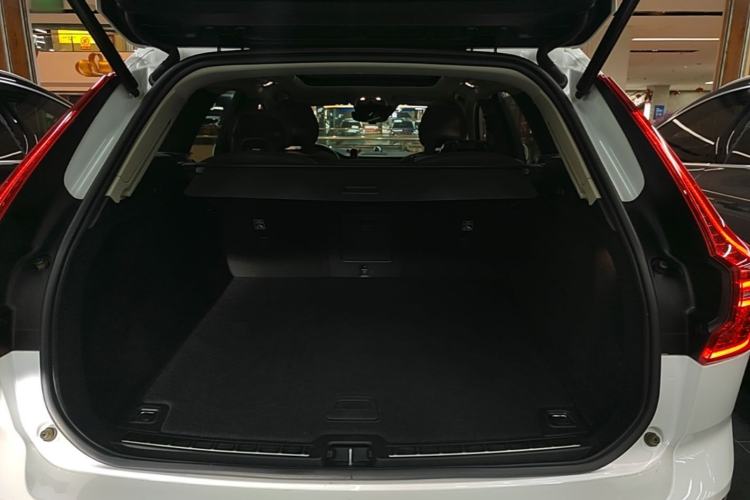 Used Volvo XC60 2018 T5 4x4 Zhiya Luxury Edition Trunk