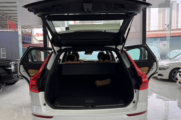 Used Volvo XC60 2018 T5 4x4 Zhiyi Edition Trunk