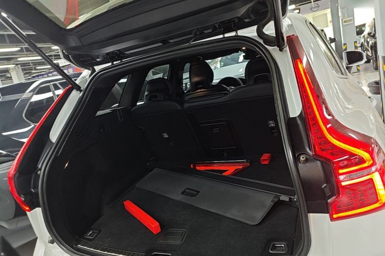 Used Volvo XC60 2018 T5 4x4 Smart & Sporty Edition Trunk