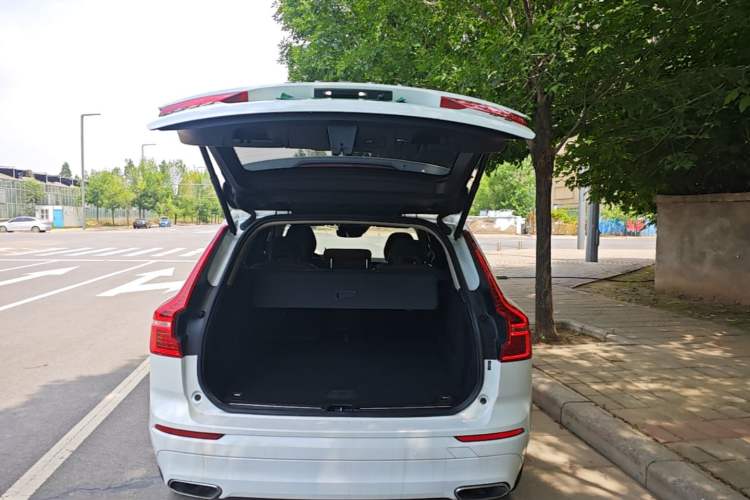 Used Volvo XC60 2018 T5 4x4 Smart Edition Trunk