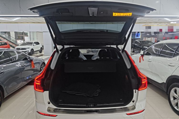 Used Volvo XC60 2018 T5 4x4 Smart & Sporty Edition Trunk