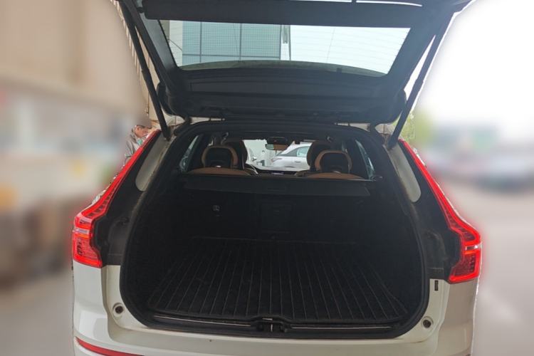 Used Volvo XC60 2018 T5 4x4 Smart Edition Trunk