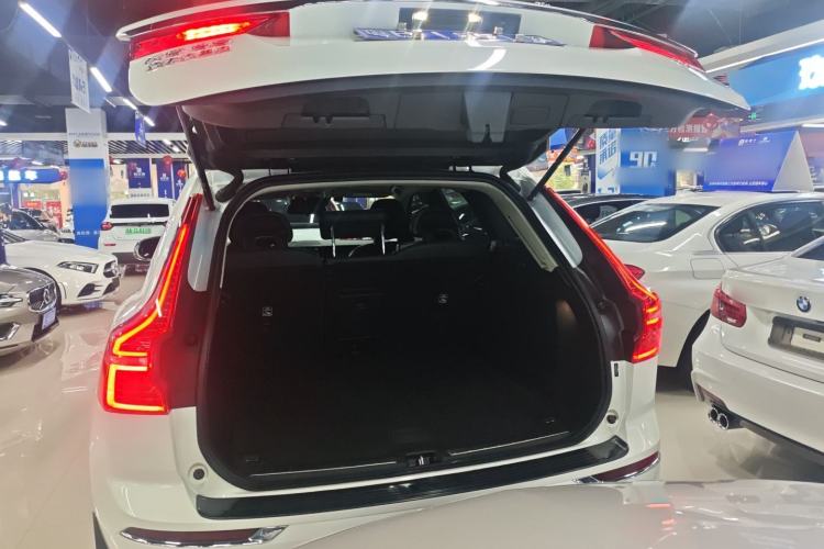 Used Volvo XC60 2018 T5 4x4 Zhiyi Edition Trunk