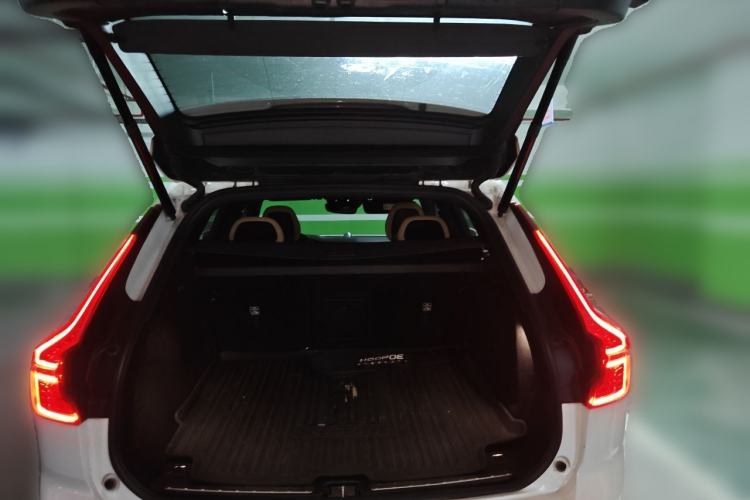 Used Volvo XC60 2018 T5 4x4 Smart Edition Trunk