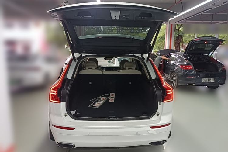 Used Volvo XC60 2018 T5 4x4 Smart Edition Trunk