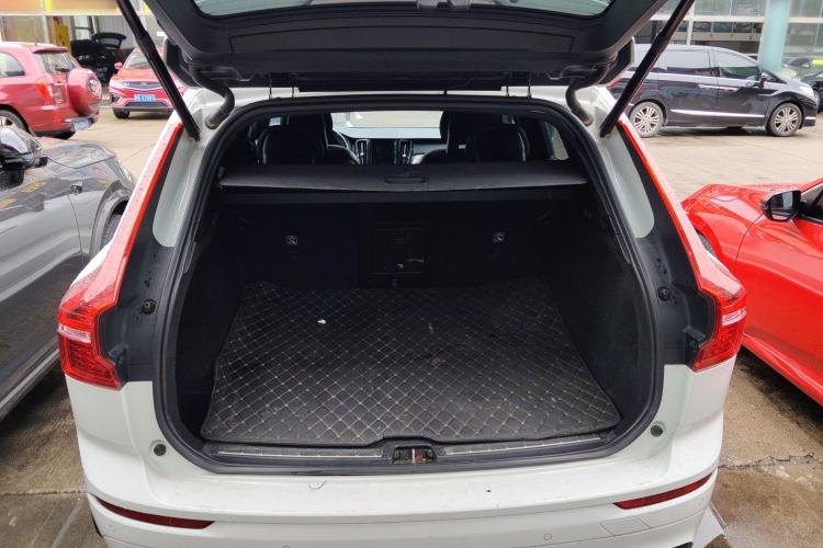 Used Volvo XC60 2018 T5 4x4 Smart & Sporty Edition Trunk