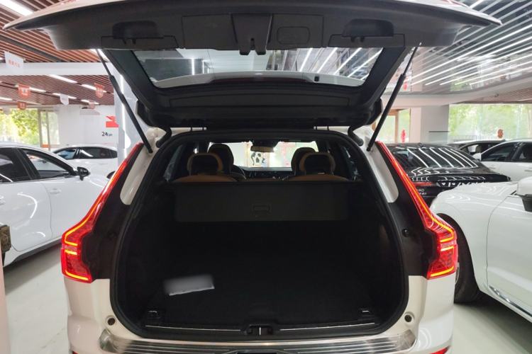Used Volvo XC60 2018 T5 4x4 Zhiyi Edition Trunk
