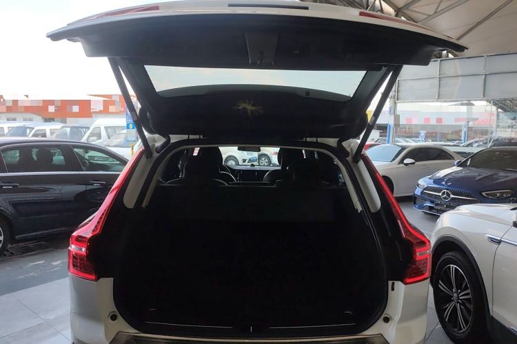 Used Volvo XC60 2018 T5 4x4 Zhiyi Edition Trunk