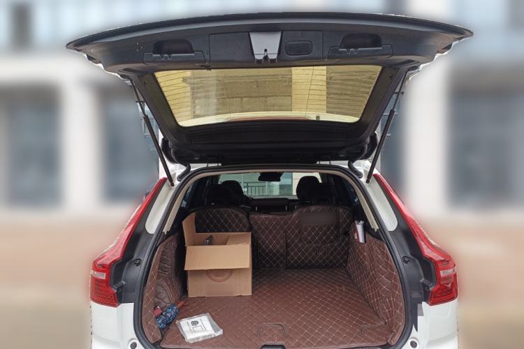 Used Volvo XC60 2018 T5 4x4 Zhiyi Edition Trunk