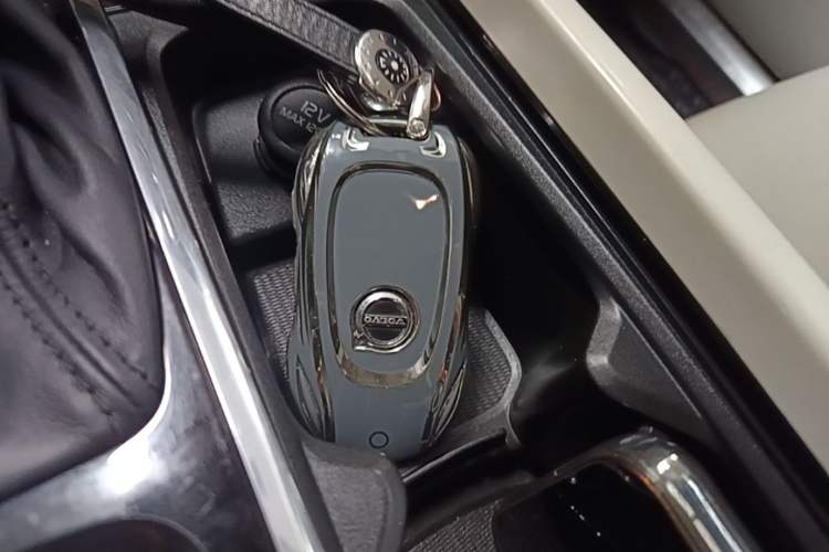 Used Volvo XC60 2018 T5 4x4 Smart Edition Vehicle Key