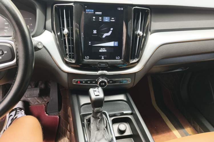 Used Volvo XC60 2018 T5 4x4 Zhiyi Edition Audio And AC Panel