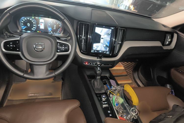 Used Volvo XC60 2018 T5 4x4 Zhiya Luxury Edition Audio And AC Panel